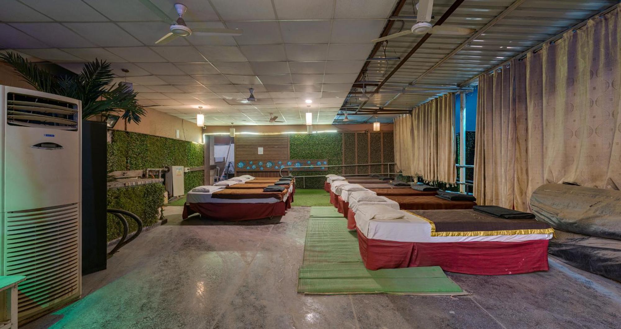Hotel Surya Executive 3 Star Hotel Solāpur Exterior foto