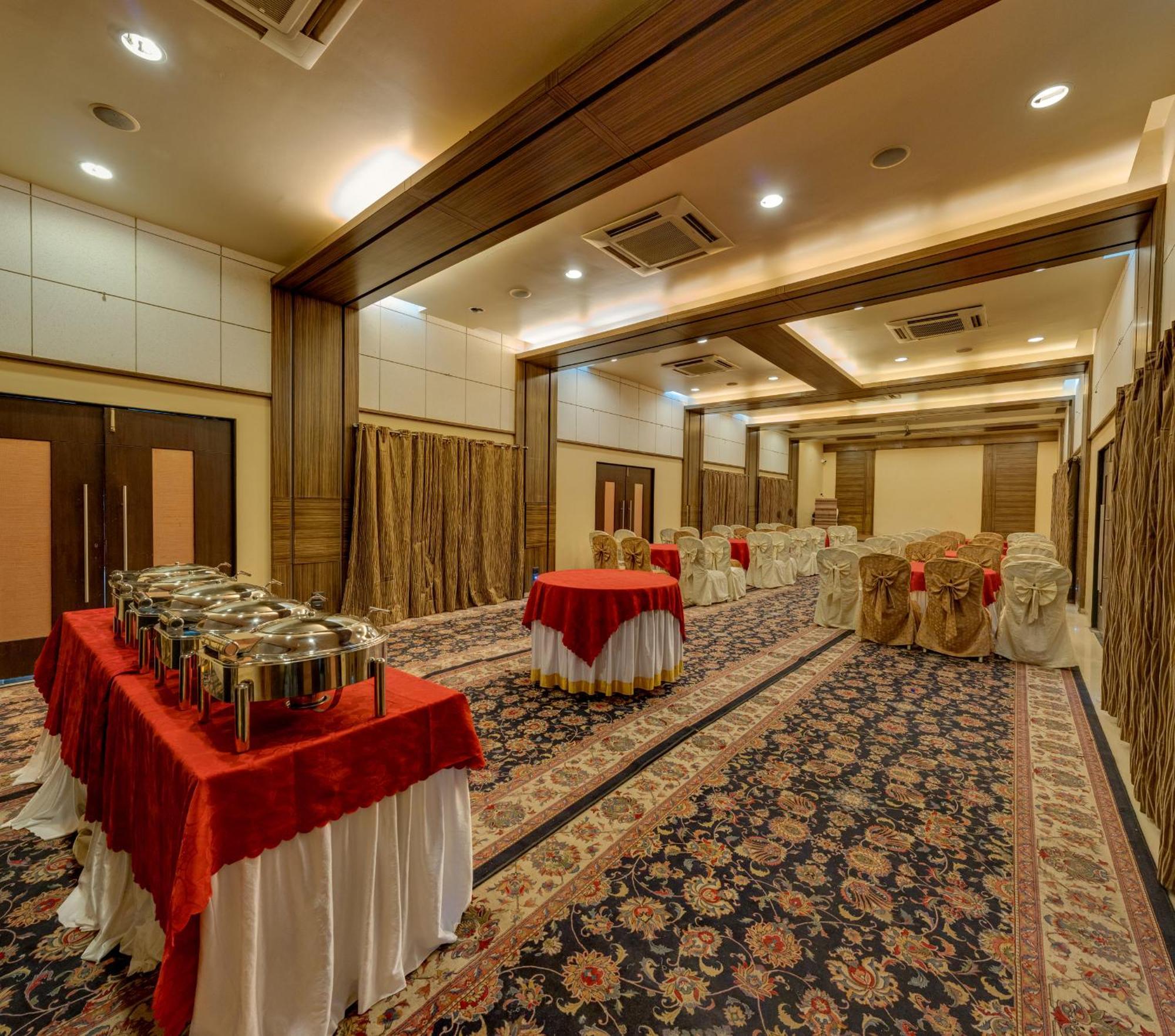 Hotel Surya Executive 3 Star Hotel Solāpur Exterior foto